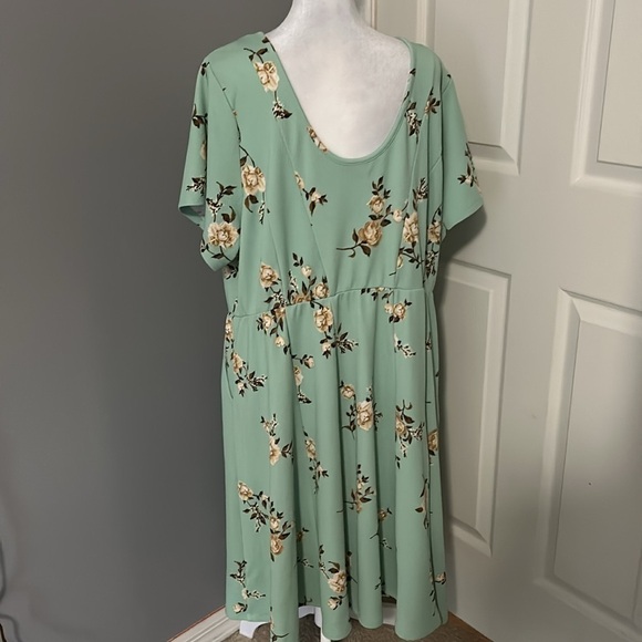 Torrid floral midi dress size 4 - Picture 3 of 3